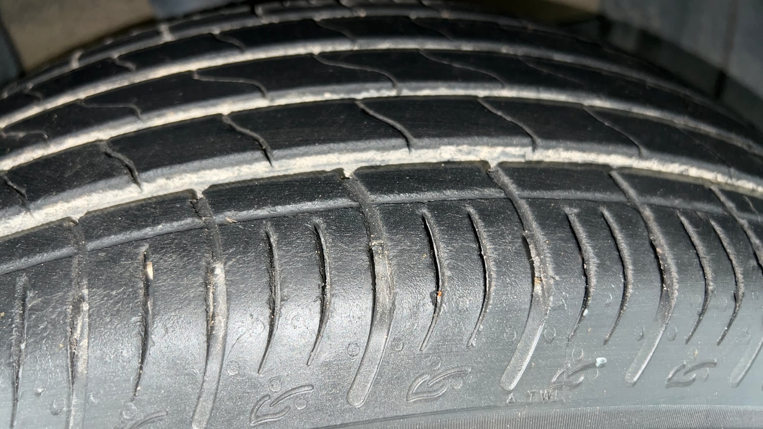 Used 2023 Maruti Suzuki Brezza ZXi Petrol Manual tyres RIGHT FRONT TYRE TREAD VIEW
