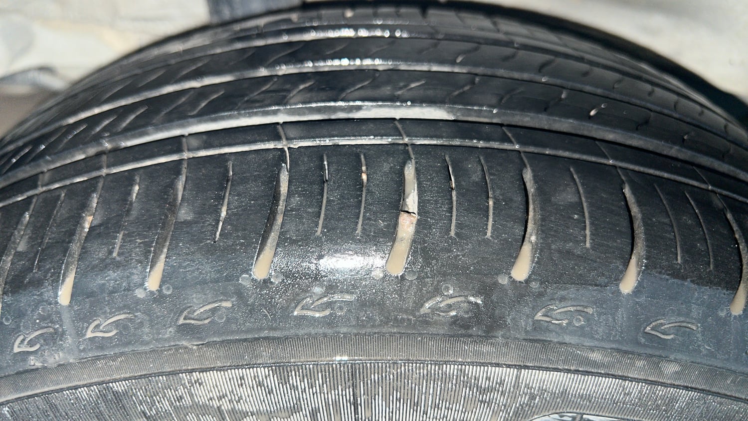 Used 2022 Honda City V Petrol Petrol Manual tyres RIGHT REAR TYRE TREAD VIEW