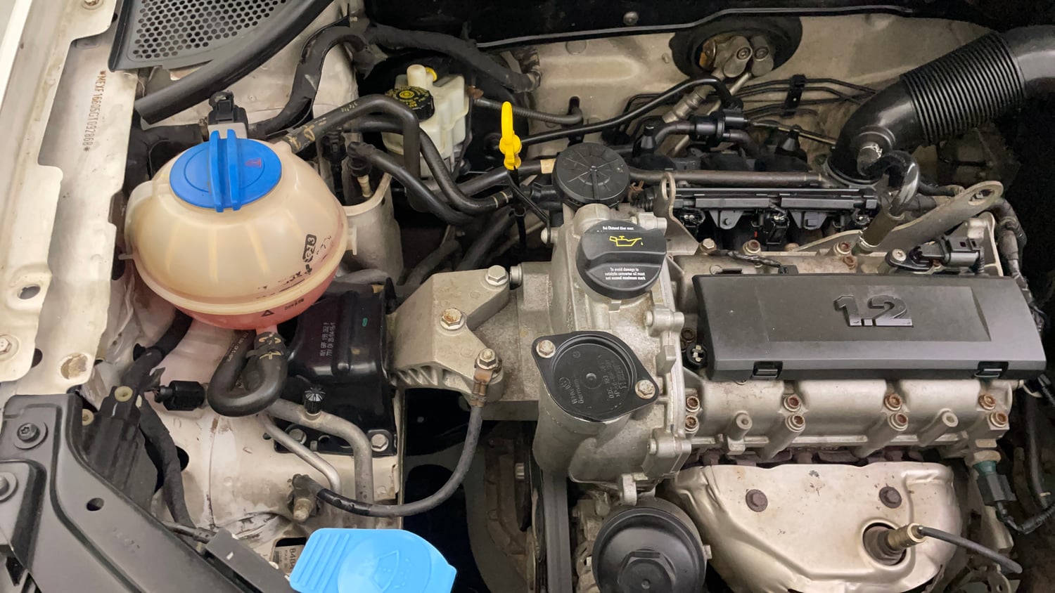 Used 2016 Volkswagen Polo Highline1.2L (P) Petrol Manual engine ENGINE RIGHT SIDE VIEW
