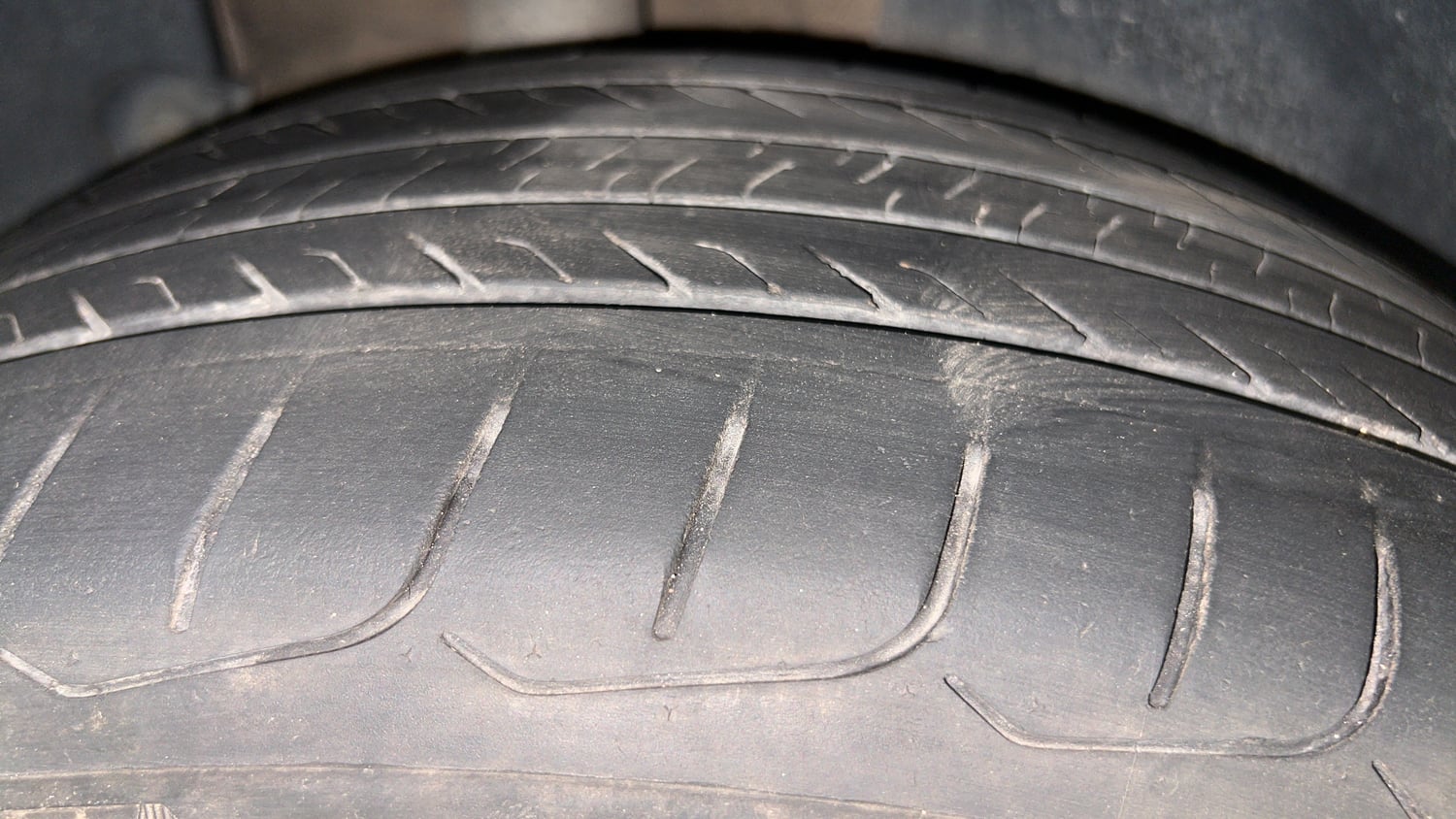 Used 2019 kia Seltos GTX Plus DCT 1.4 Petrol Automatic tyres RIGHT REAR TYRE TREAD VIEW