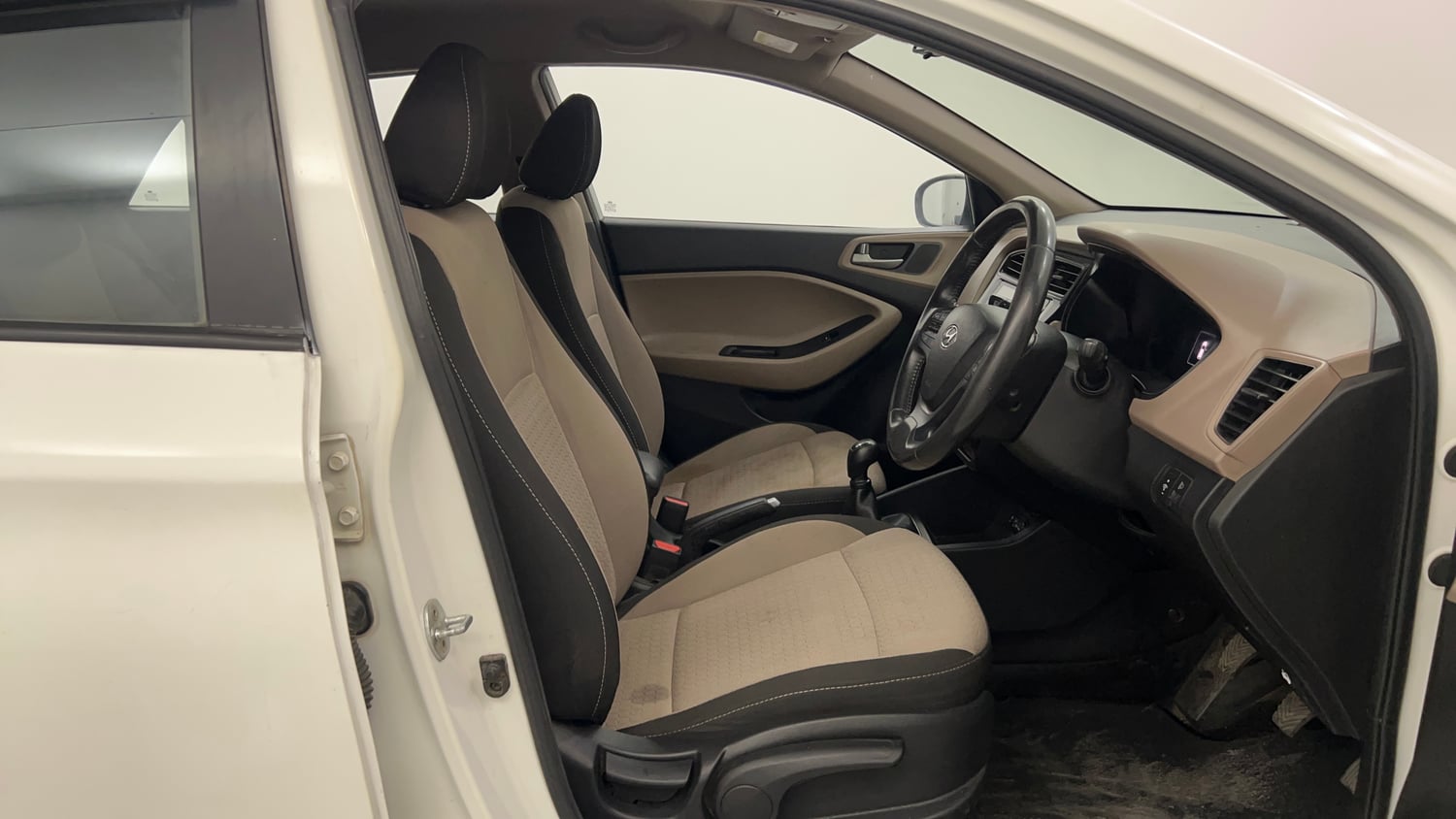 Used 2016 Hyundai Elite i20 Asta 1.2 (O) Petrol Manual interior RIGHT SIDE FRONT DOOR CABIN VIEW