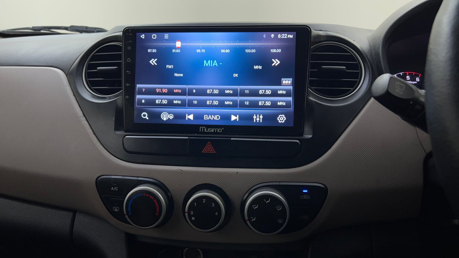 Used 2015 Hyundai Grand i10 Asta 1.1 CRDi (O) Diesel Manual top_features Integrated (in-dash) music system