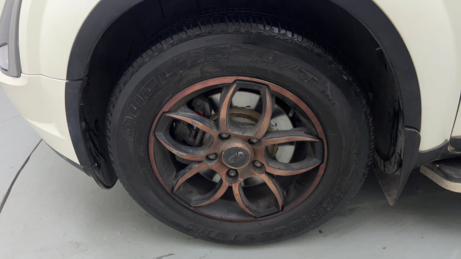 Used 2021 Mahindra XUV500 W7 Diesel Manual tyres LEFT FRONT TYRE RIM VIEW