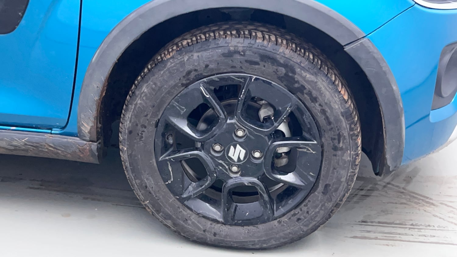 Used 2024 Maruti Suzuki Ignis Zeta 1.2 AMT Petrol Automatic tyres RIGHT FRONT TYRE RIM VIEW