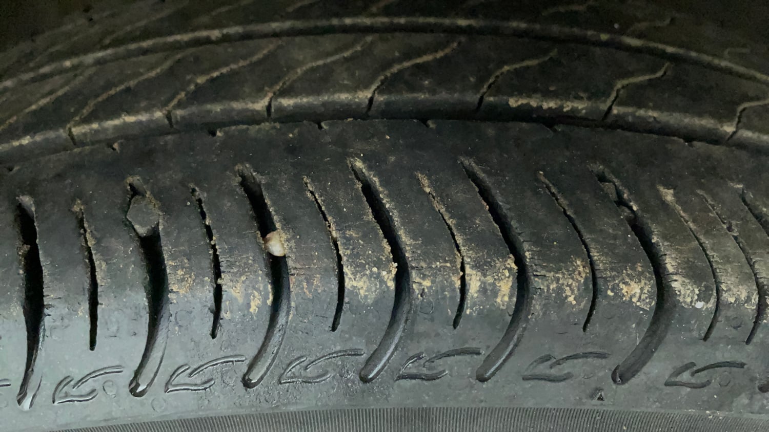 Used 2023 Honda Amaze VX MT 1.2 Petrol Petrol Manual tyres RIGHT FRONT TYRE TREAD VIEW