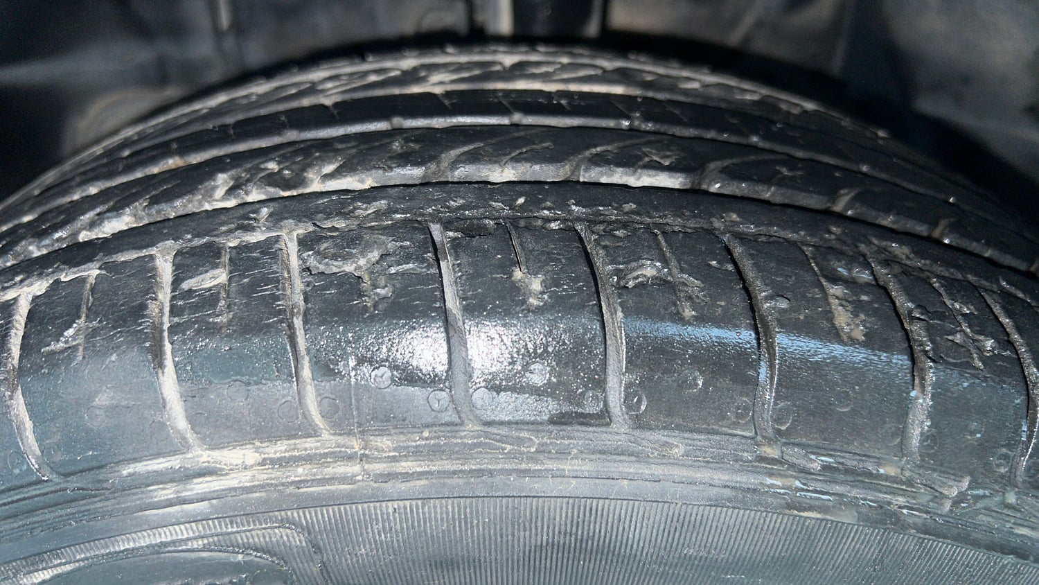 Used 2021 Tata Nexon XM (S) Petrol Manual tyres LEFT FRONT TYRE TREAD VIEW