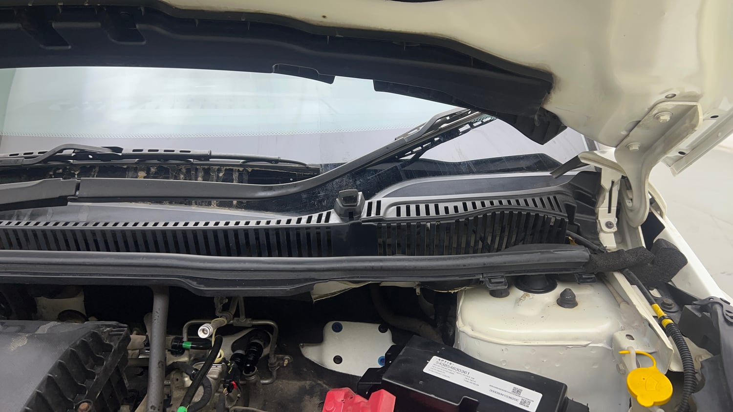 Used 2021 Tata Nexon XM (S) Petrol Manual engine ENGINE LEFT SIDE HINGE & APRON VIEW