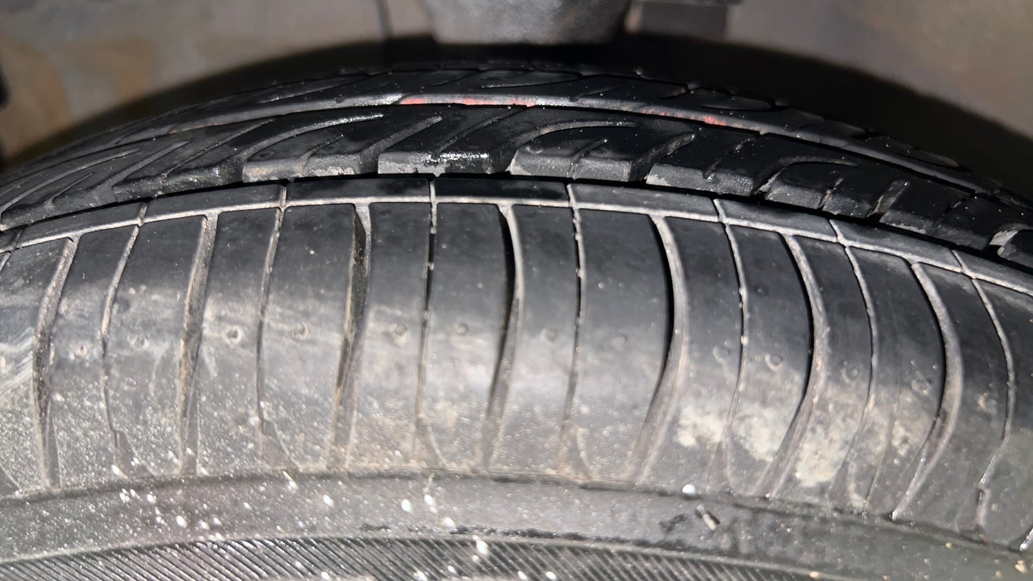 Used 2014 Hyundai i10 Magna 1.1 iRDE2 Petrol Manual tyres LEFT FRONT TYRE TREAD VIEW
