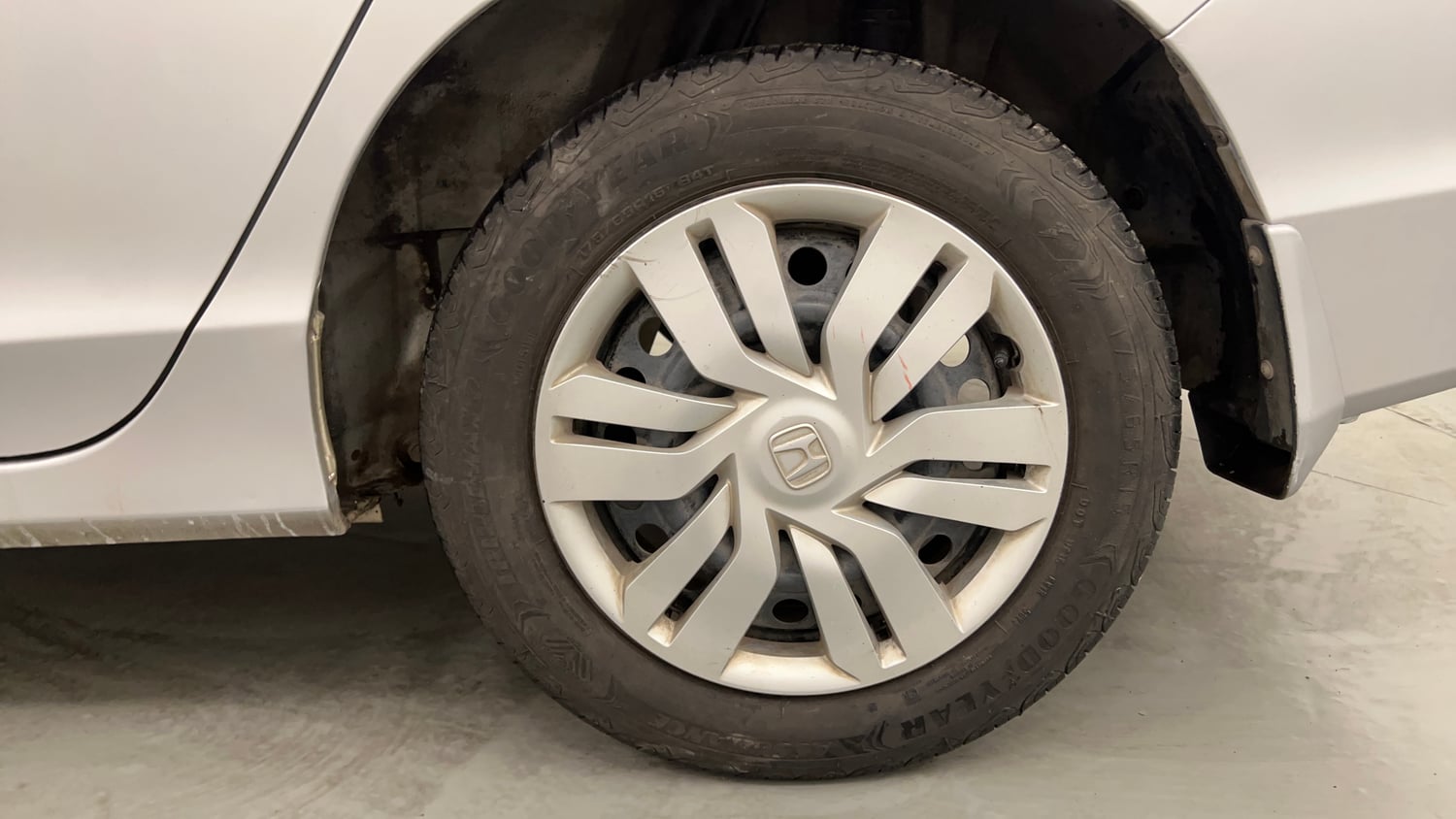 Used 2014 Honda City SV Petrol Manual tyres LEFT REAR TYRE RIM VIEW
