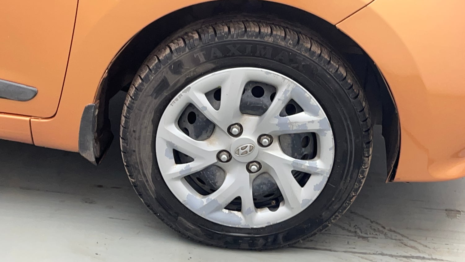 Used 2018 Hyundai Grand i10 Sportz 1.2 Kappa VTVT Petrol Manual tyres RIGHT FRONT TYRE RIM VIEW