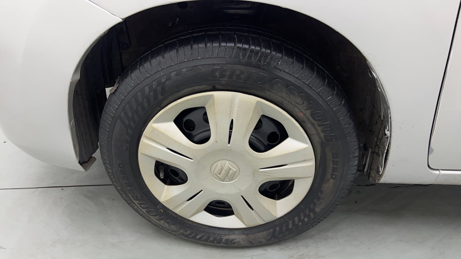 Used 2015 Maruti Suzuki Wagon R VXI Petrol Manual tyres LEFT FRONT TYRE RIM VIEW