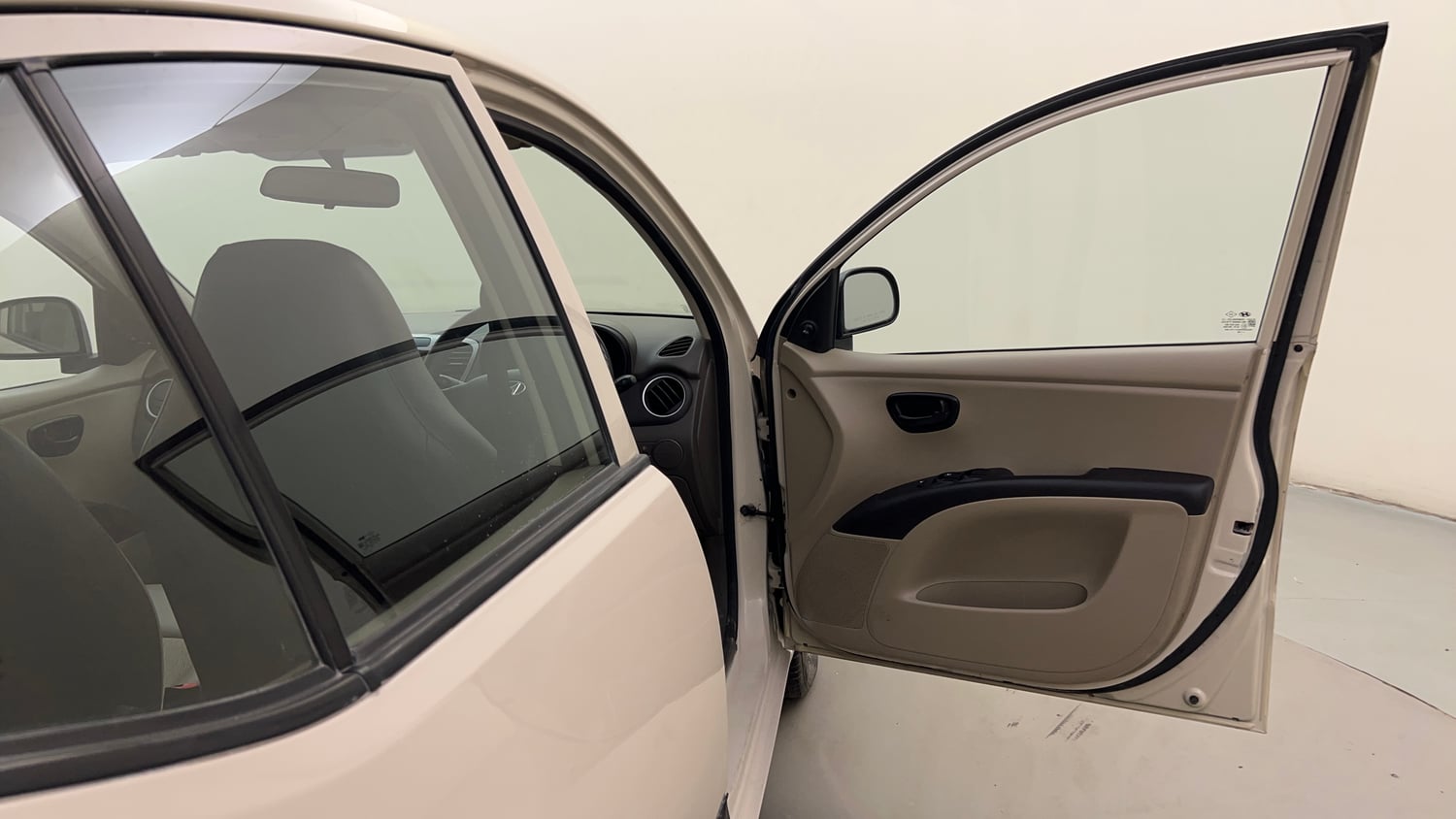 Used 2014 Hyundai i10 Magna 1.1 iRDE2 Petrol Manual interior RIGHT FRONT DOOR OPEN VIEW