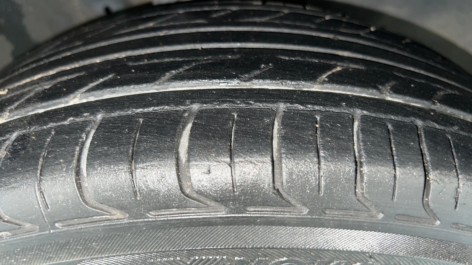 Used 2019 Maruti Suzuki Ignis Alpha 1.2 MT Petrol Manual tyres RIGHT FRONT TYRE TREAD VIEW