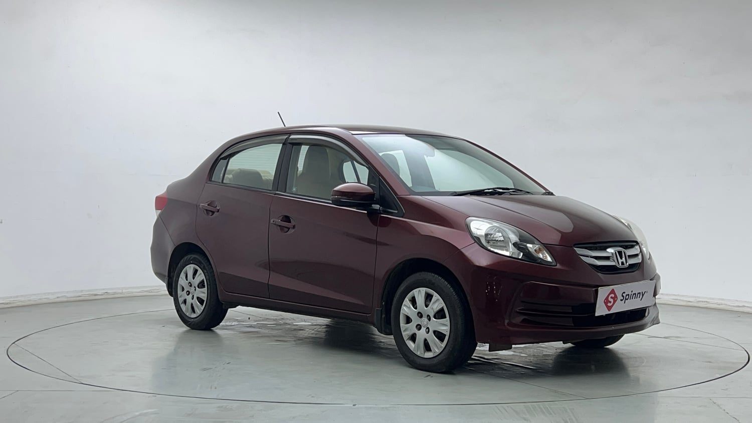 Used 2015 Honda Amaze 1.2 SX i-VTEC Petrol Manual exterior RIGHT FRONT CORNER VIEW