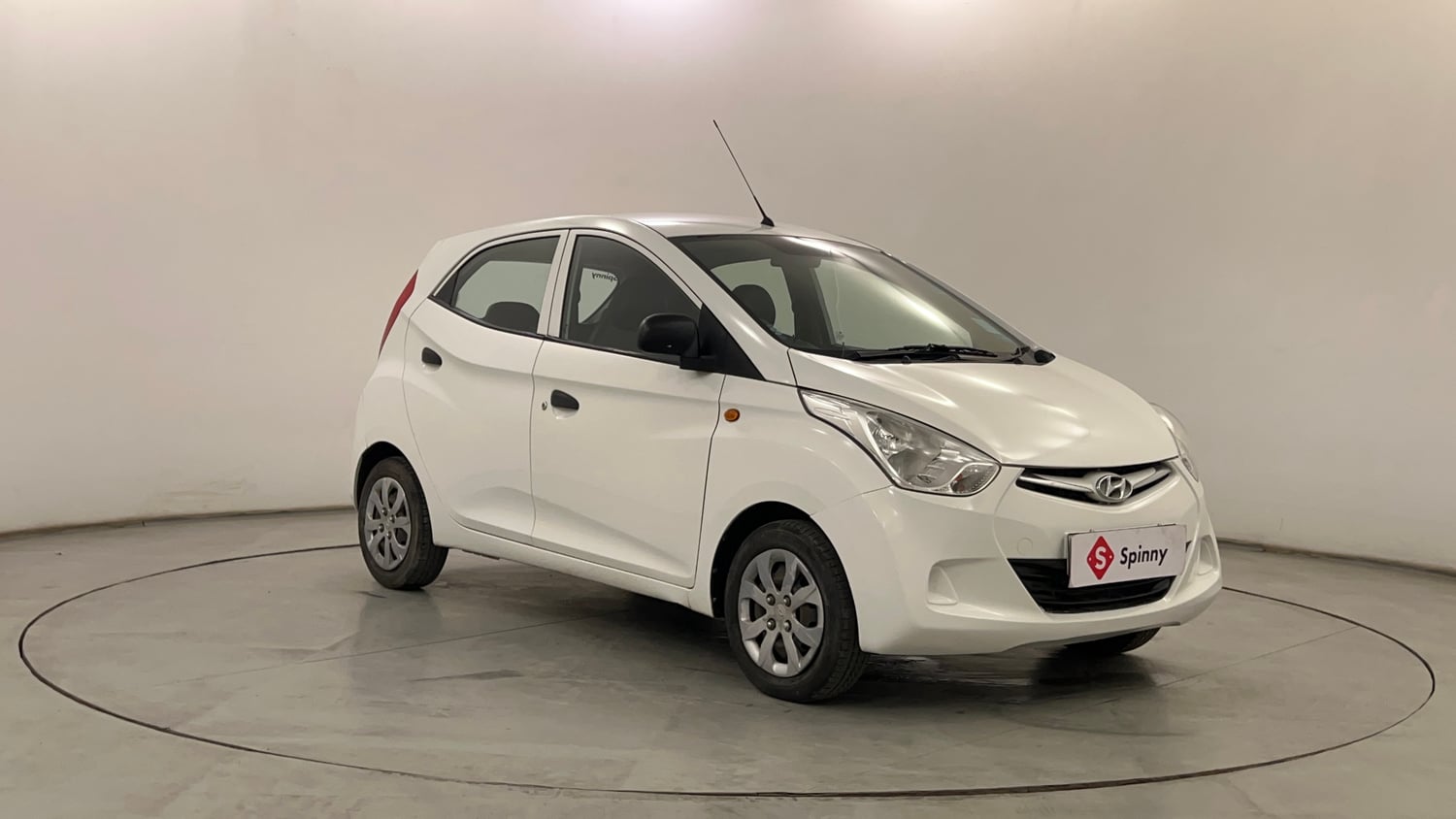 Used 2017 Hyundai Eon Magna + Petrol Manual exterior RIGHT FRONT CORNER VIEW