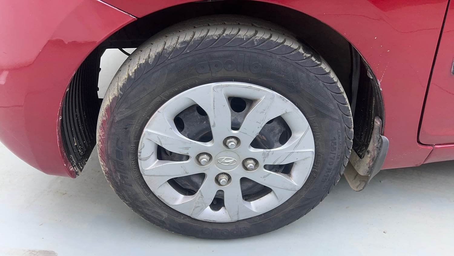 Used 2016 Hyundai Eon Magna + Petrol Manual tyres LEFT FRONT TYRE RIM VIEW