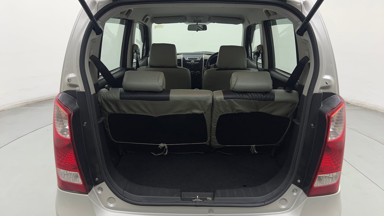 Used 2015 Maruti Suzuki Wagon R VXI Petrol Manual interior DICKY INSIDE VIEW