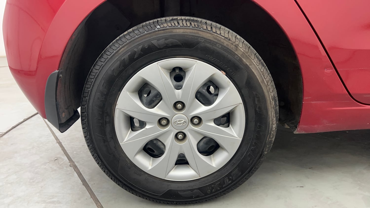Used 2019 Hyundai Elite i20 Magna Plus 1.2 Petrol Manual tyres RIGHT REAR TYRE RIM VIEW