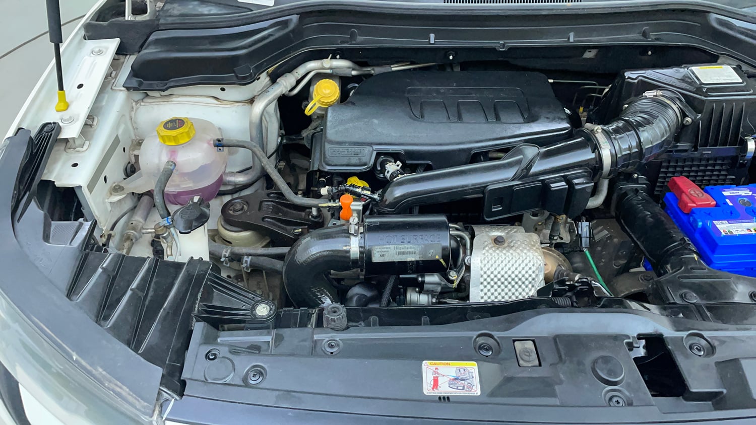 Used 2022 Mahindra XUV 300 W6 1.2 Petrol AMT Petrol Automatic engine ENGINE RIGHT SIDE VIEW