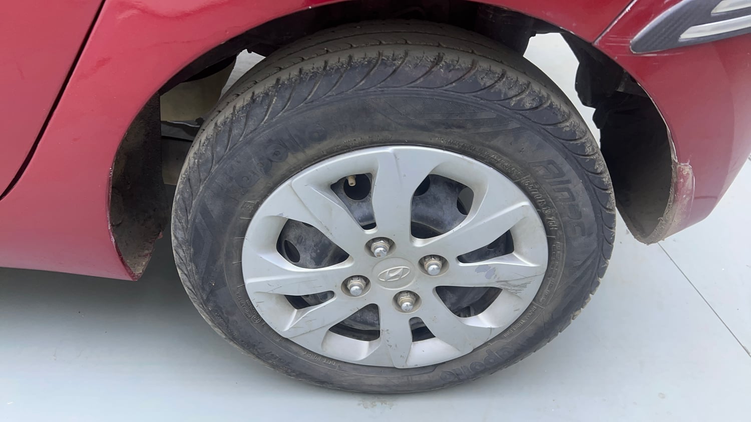 Used 2016 Hyundai Eon Magna + Petrol Manual tyres LEFT REAR TYRE RIM VIEW