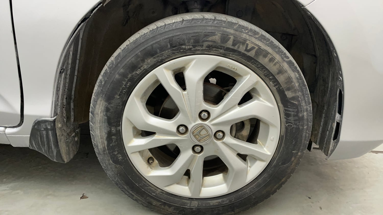 Used 2019 Honda Amaze 1.2 V MT Petrol Petrol Manual tyres RIGHT FRONT TYRE RIM VIEW