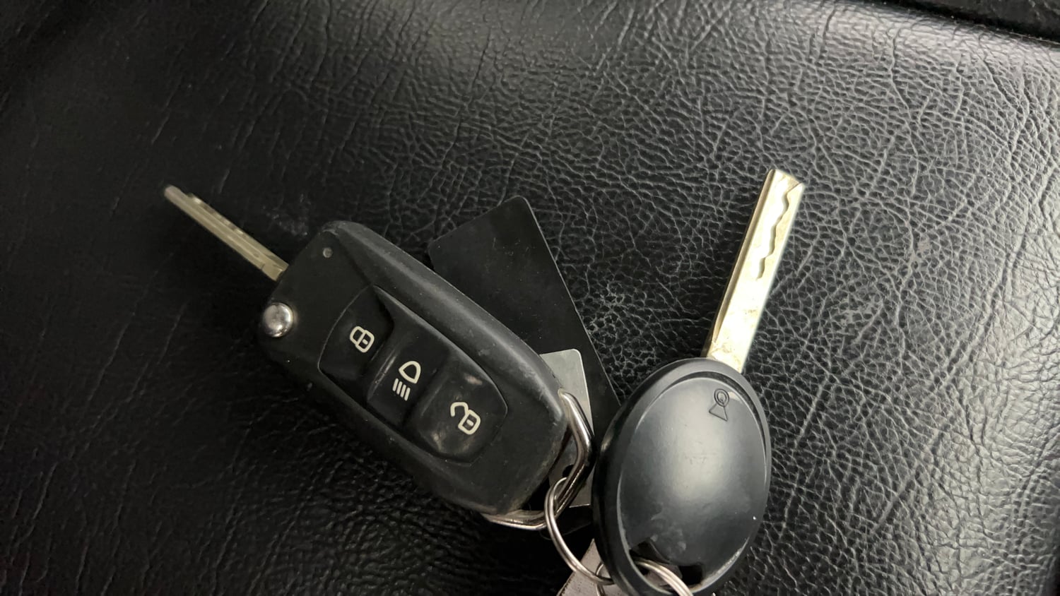Used 2022 Tata Tiago XZA Plus Petrol Automatic extra CAR KEY VIEW