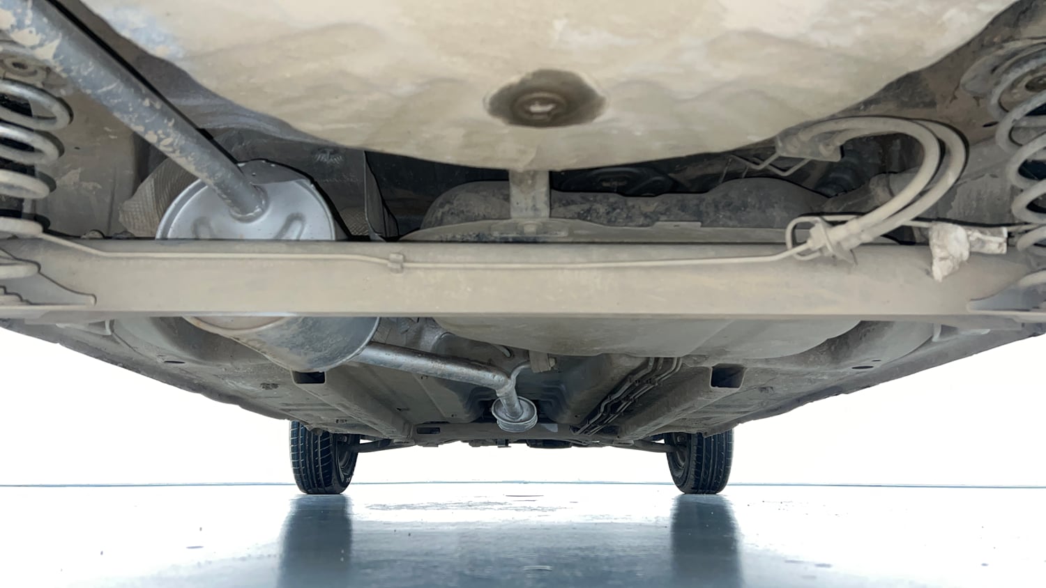 Used 2017 Renault Kwid 1.0 RXT AMT Petrol Automatic extra REAR UNDERBODY VIEW (TAKEN FROM REAR)