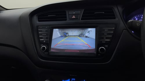 Used 2017 Hyundai Elite i20 Asta 1.2 Dual Tone Petrol Manual top_features Rear camera
