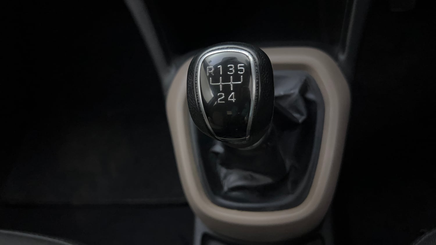 Used 2015 Hyundai Grand i10 Asta 1.1 CRDi (O) Diesel Manual interior GEAR  KNOB VIEW