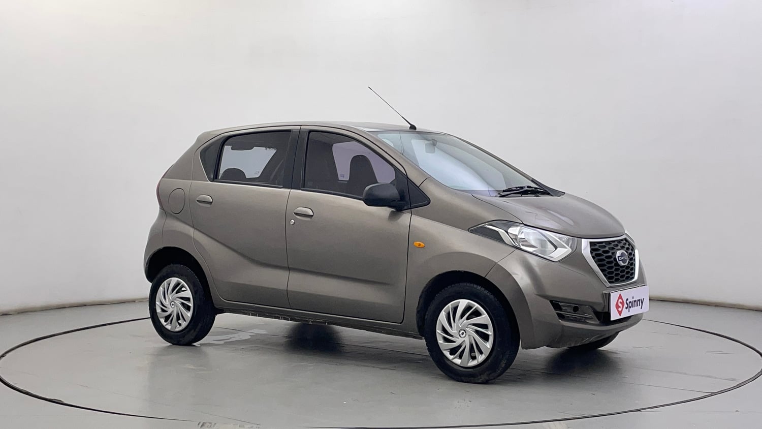 Used 2016 Datsun Redi-GO T (O) Petrol Manual exterior RIGHT FRONT CORNER VIEW