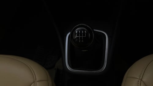 Used 2014 Volkswagen Polo Highline1.2L (P) Petrol Manual interior GEAR  KNOB VIEW