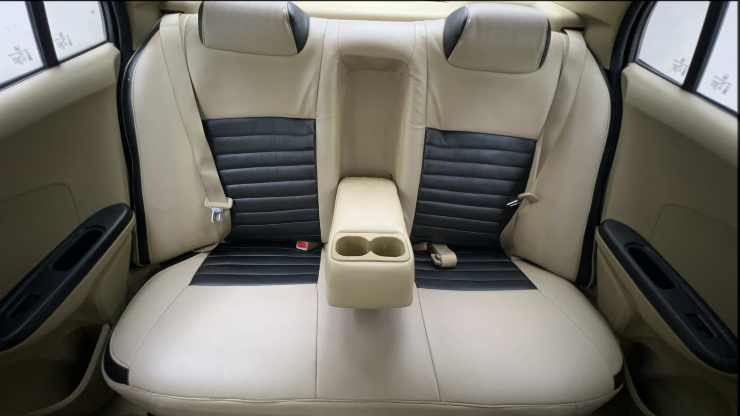Used 2017 Honda Amaze 1.2 S i-VTEC Petrol Manual interior REAR SEAT CONDITION VIEW