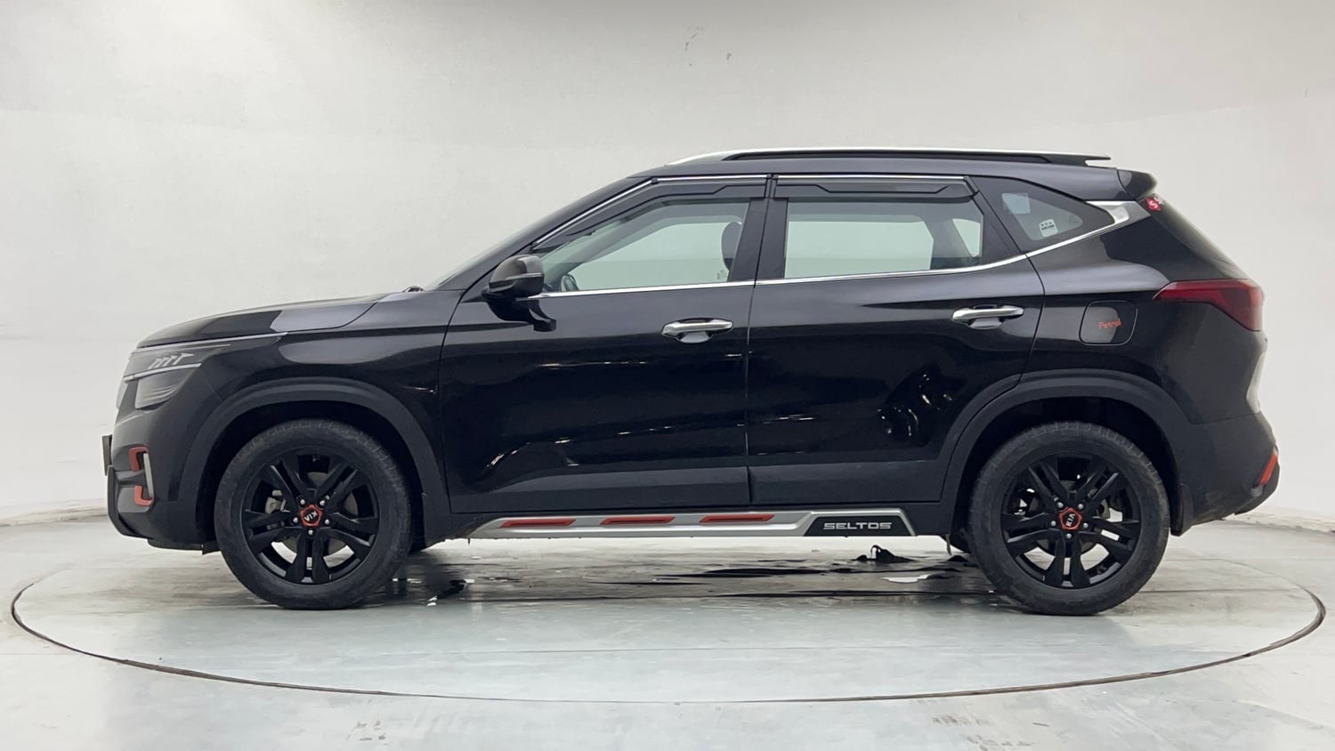 Used 2021 Kia Seltos Anniversary Edition 1.5 Petrol Manual exterior LEFT SIDE VIEW