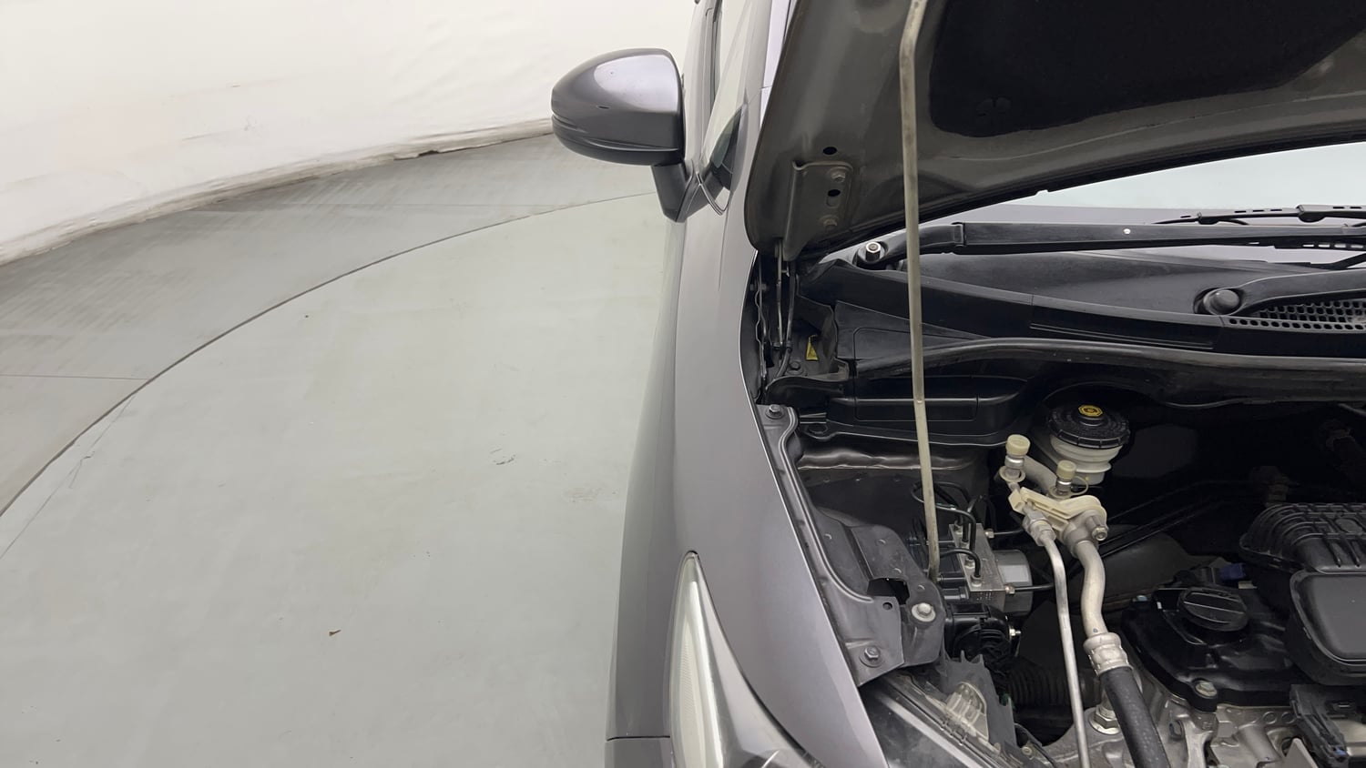 Used 2018 Honda Jazz V CVT Petrol Petrol Automatic engine ENGINE RIGHT SIDE HINGE & APRON VIEW