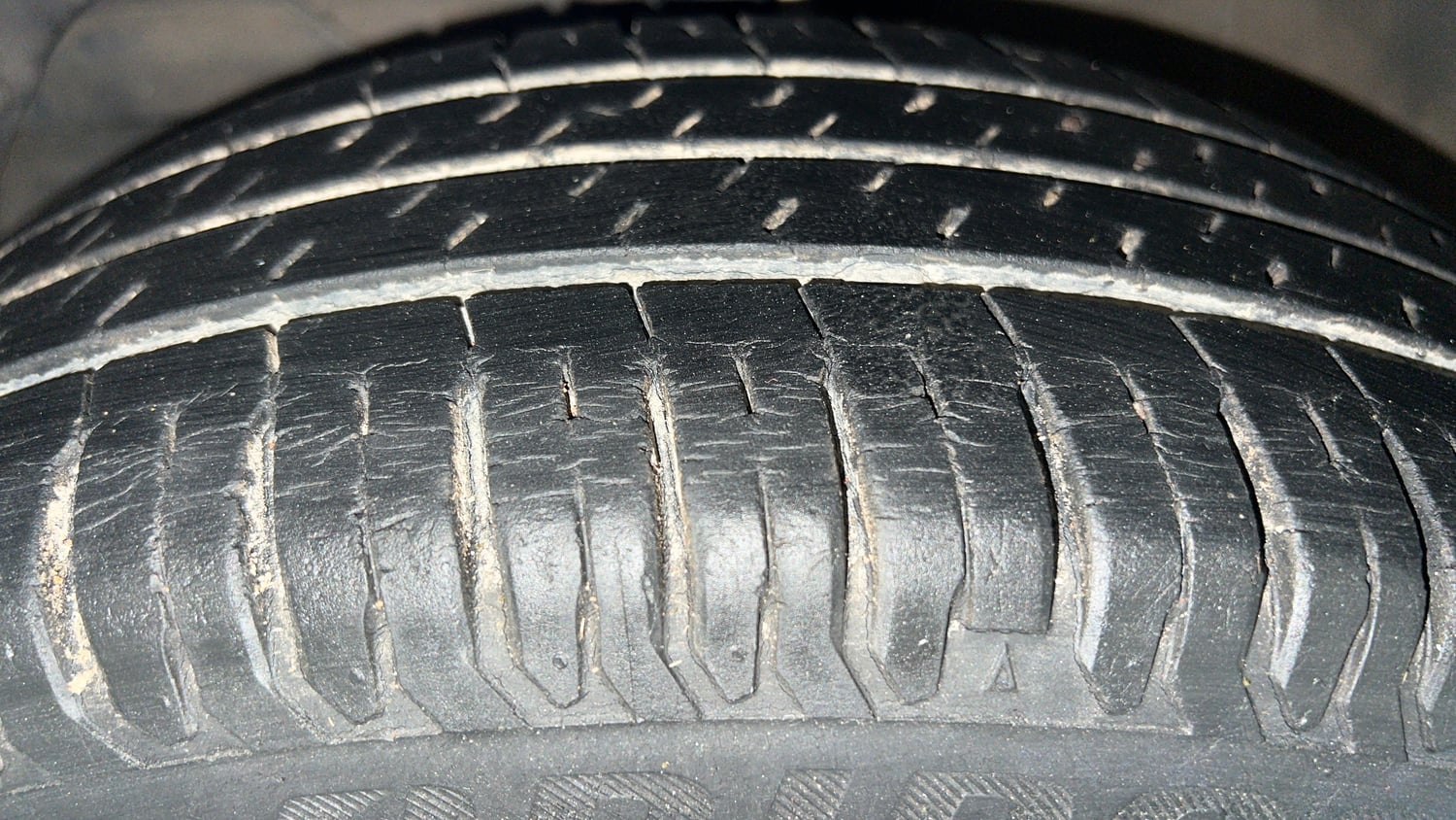 Used 2018 Maruti Suzuki Dzire ZXi Plus Petrol Manual tyres LEFT FRONT TYRE TREAD VIEW