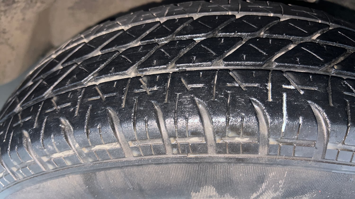 Used 2014 Maruti Suzuki Swift LXi Petrol Manual tyres RIGHT FRONT TYRE TREAD VIEW