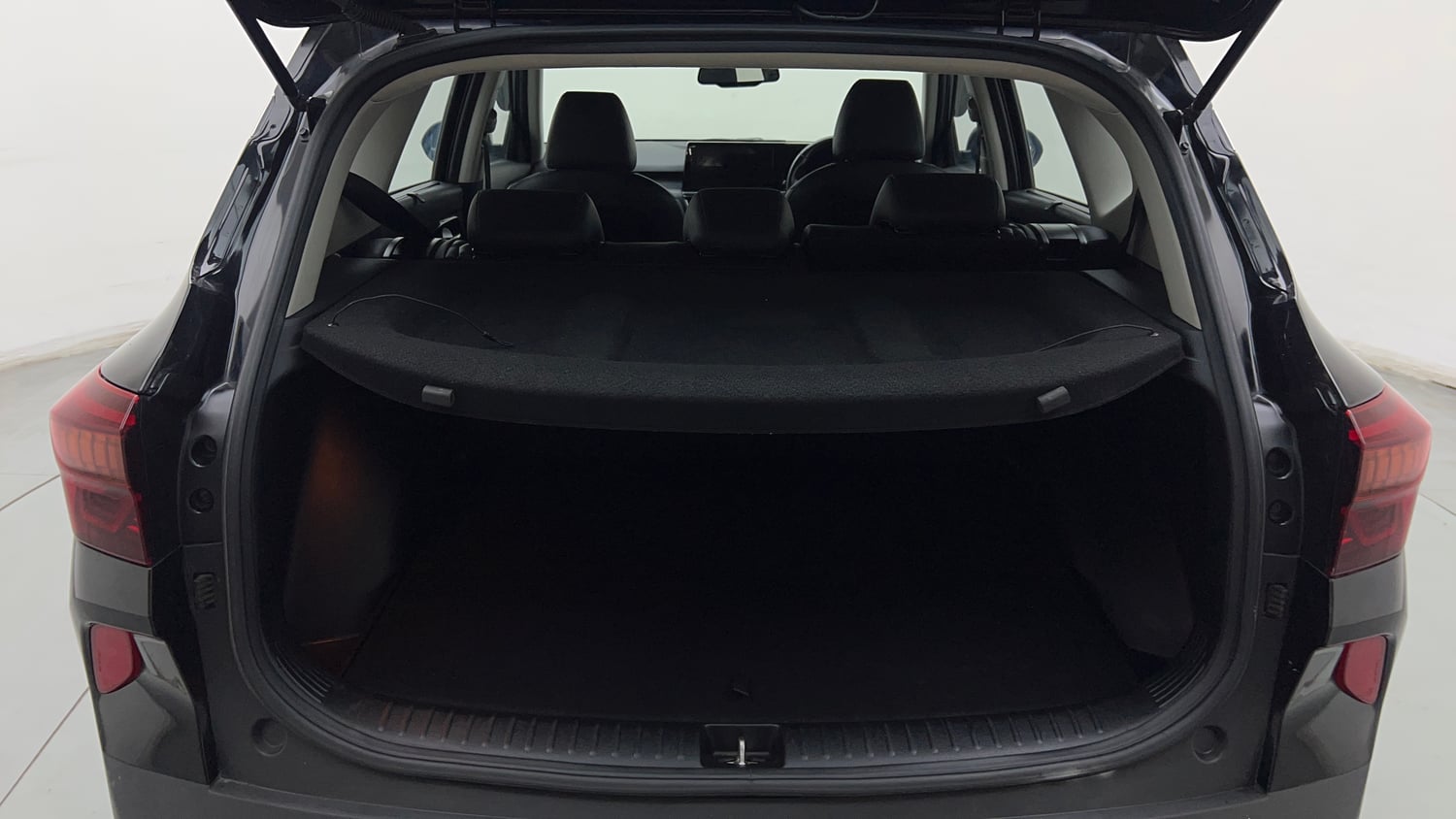 Used 2021 Kia Seltos Anniversary Edition 1.5 Petrol Manual interior DICKY INSIDE VIEW