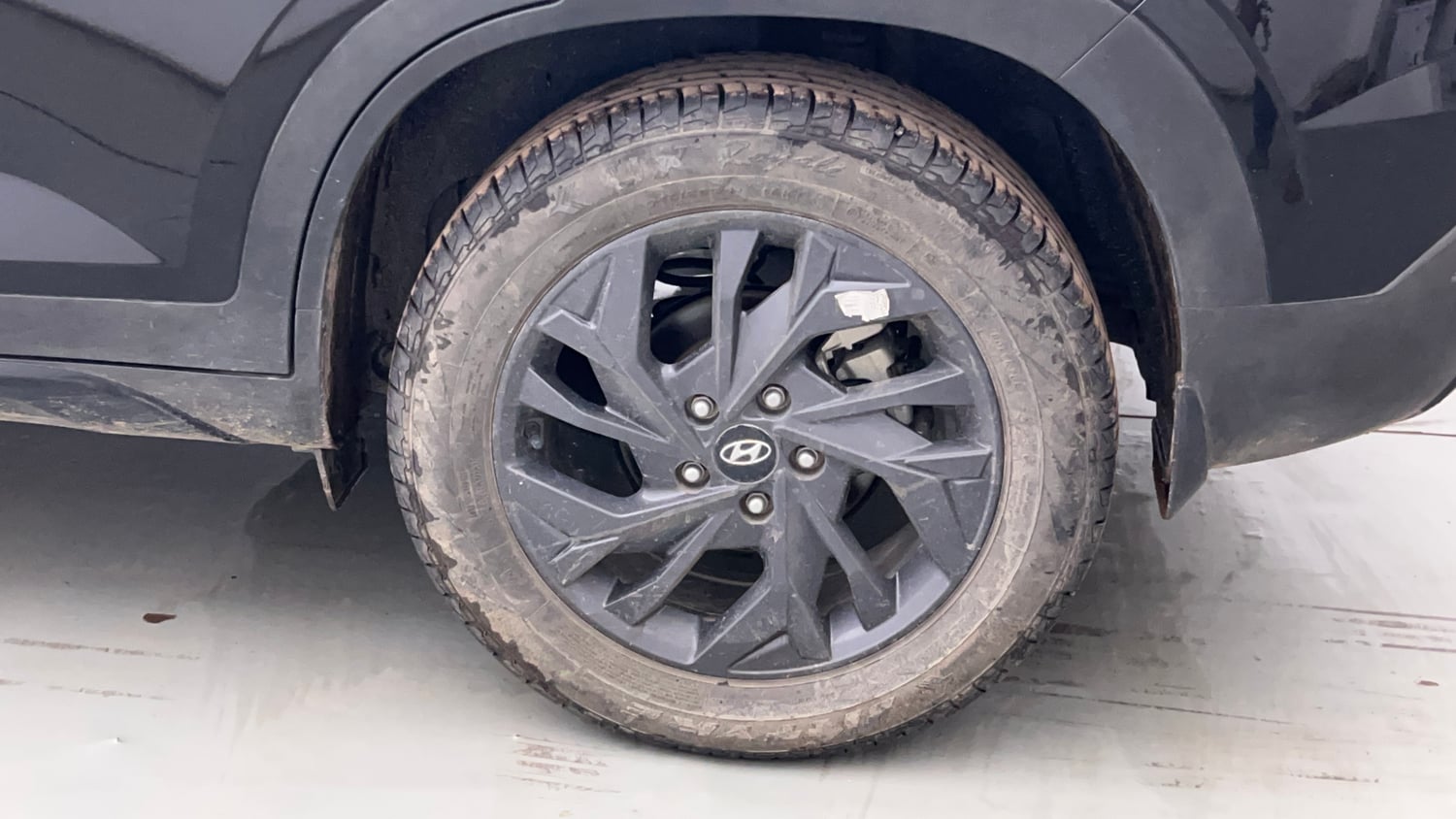 Used 2023 Hyundai Creta SX (O) 1.5 Diesel Automatic knight Diesel Automatic tyres LEFT REAR TYRE RIM VIEW