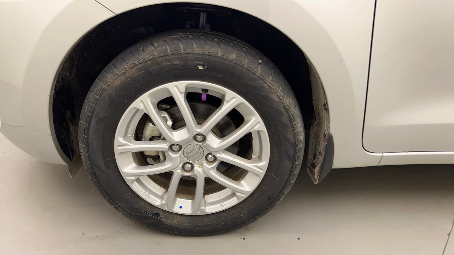 Used 2024 Maruti Suzuki Swift ZXi AMT Petrol Automatic tyres LEFT FRONT TYRE RIM VIEW
