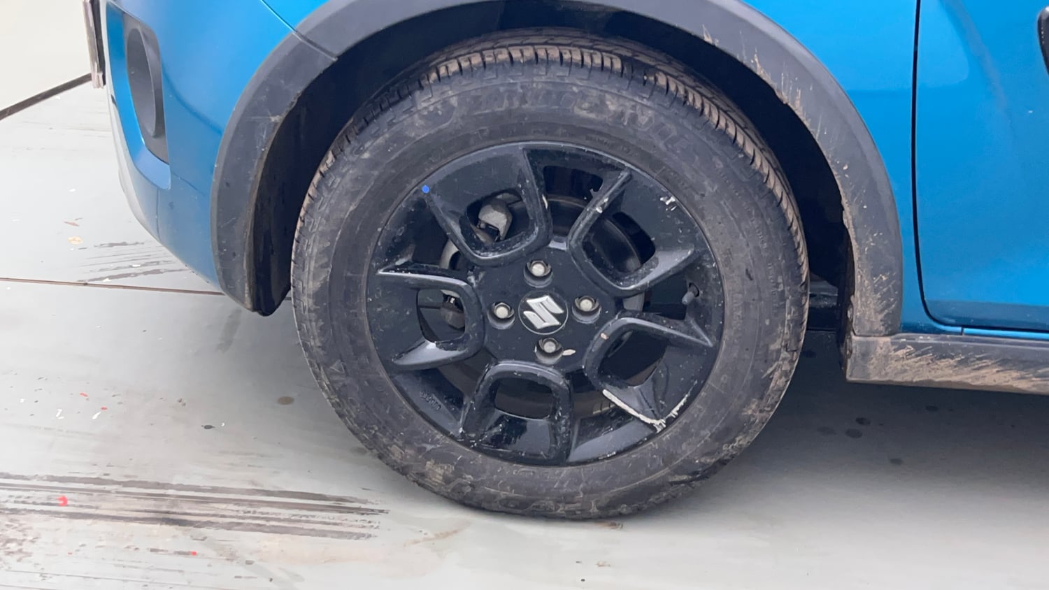 Used 2024 Maruti Suzuki Ignis Zeta 1.2 AMT Petrol Automatic tyres LEFT FRONT TYRE RIM VIEW