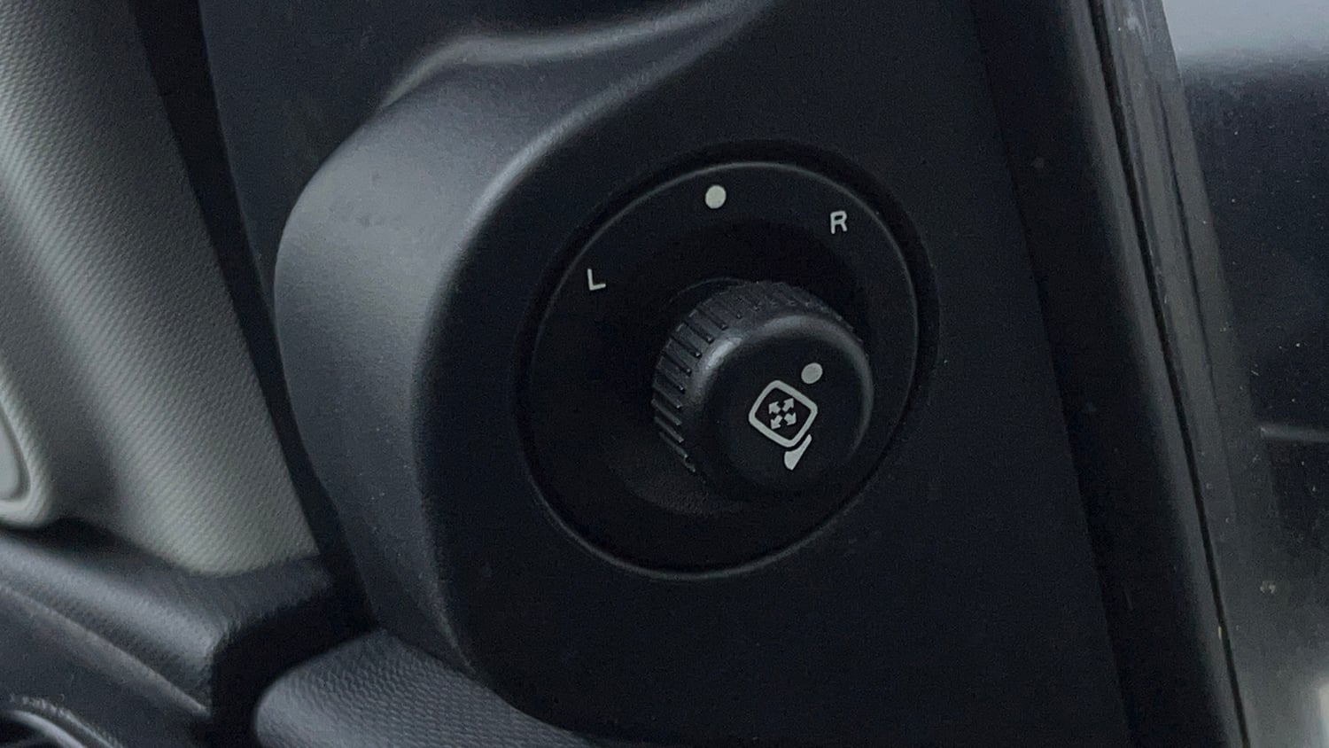 Used 2021 Tata Tiago XT Petrol Manual top_features Adjustable ORVM