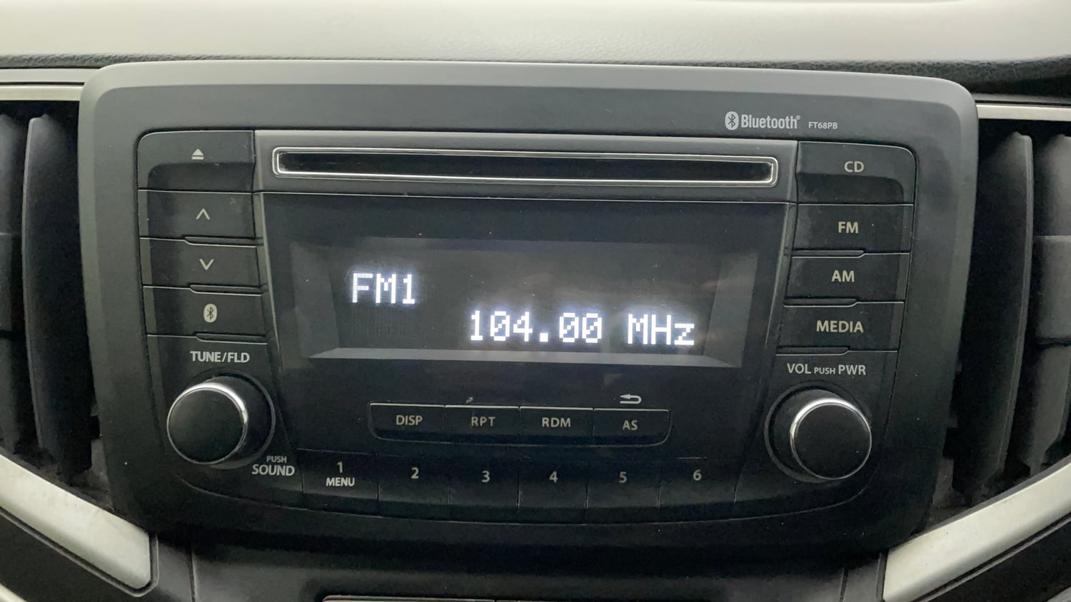 Used 2018 Maruti Suzuki Baleno Zeta 1.2 Petrol Manual top_features Integrated (in-dash) music system