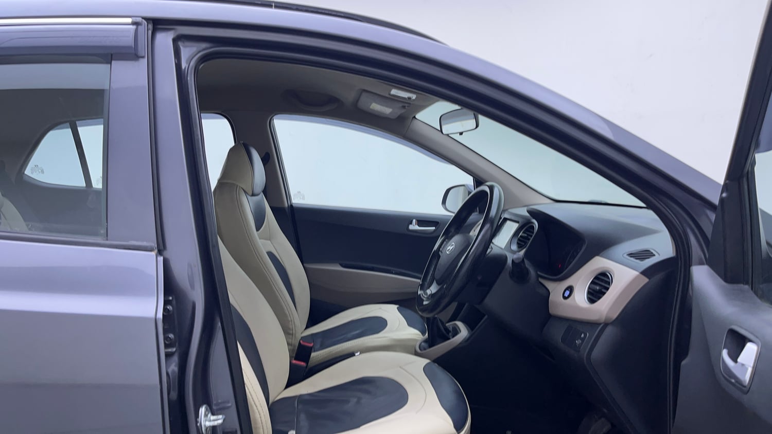 Used 2018 Hyundai Grand i10 Asta 1.2 Kappa VTVT Petrol Manual interior RIGHT SIDE FRONT DOOR CABIN VIEW