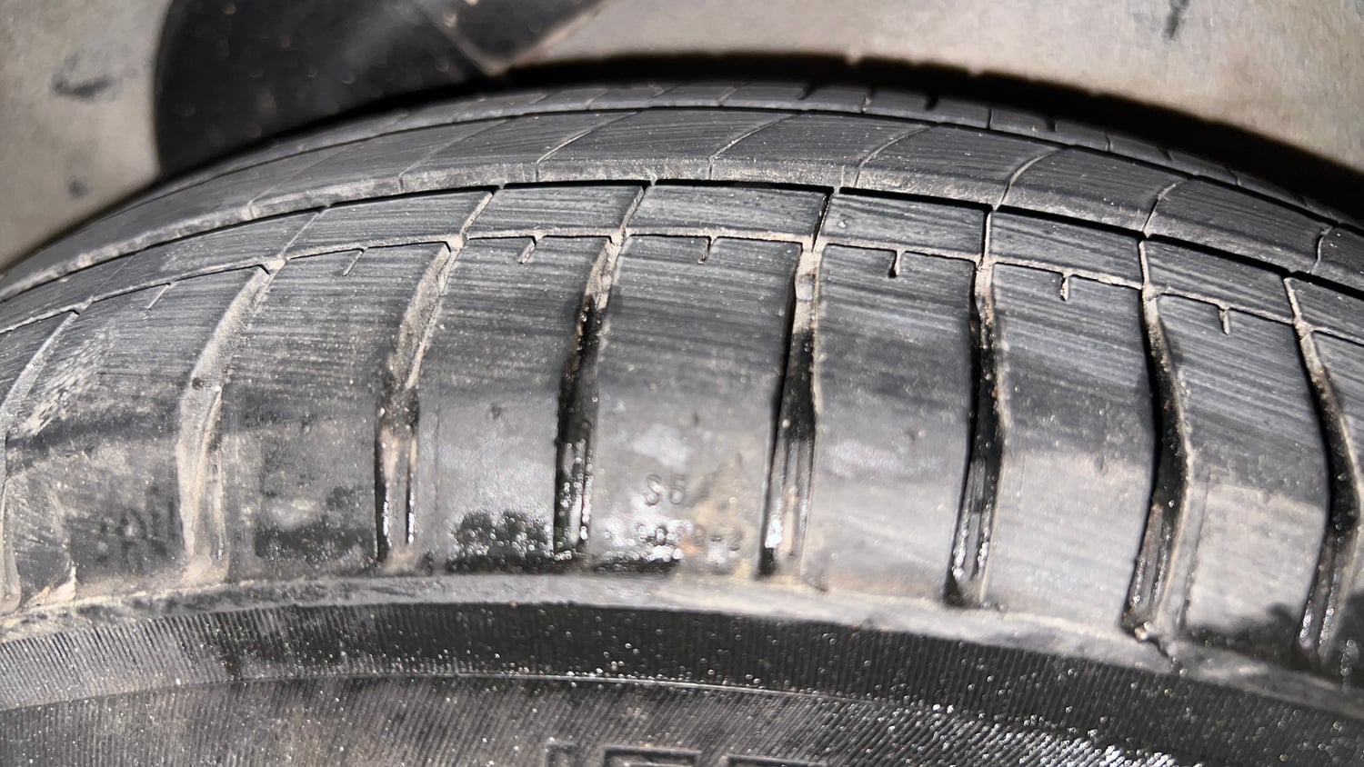 Used 2014 Hyundai i10 Magna 1.1 iRDE2 Petrol Manual tyres LEFT REAR TYRE TREAD VIEW
