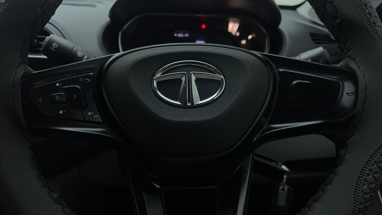 Used 2021 Tata Tiago XT Petrol Manual top_features Steering mounted controls