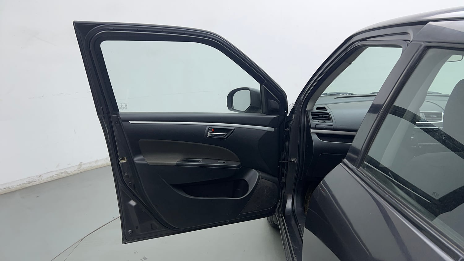 Used 2015 Maruti Suzuki Swift ZXi Petrol Manual interior LEFT FRONT DOOR OPEN VIEW