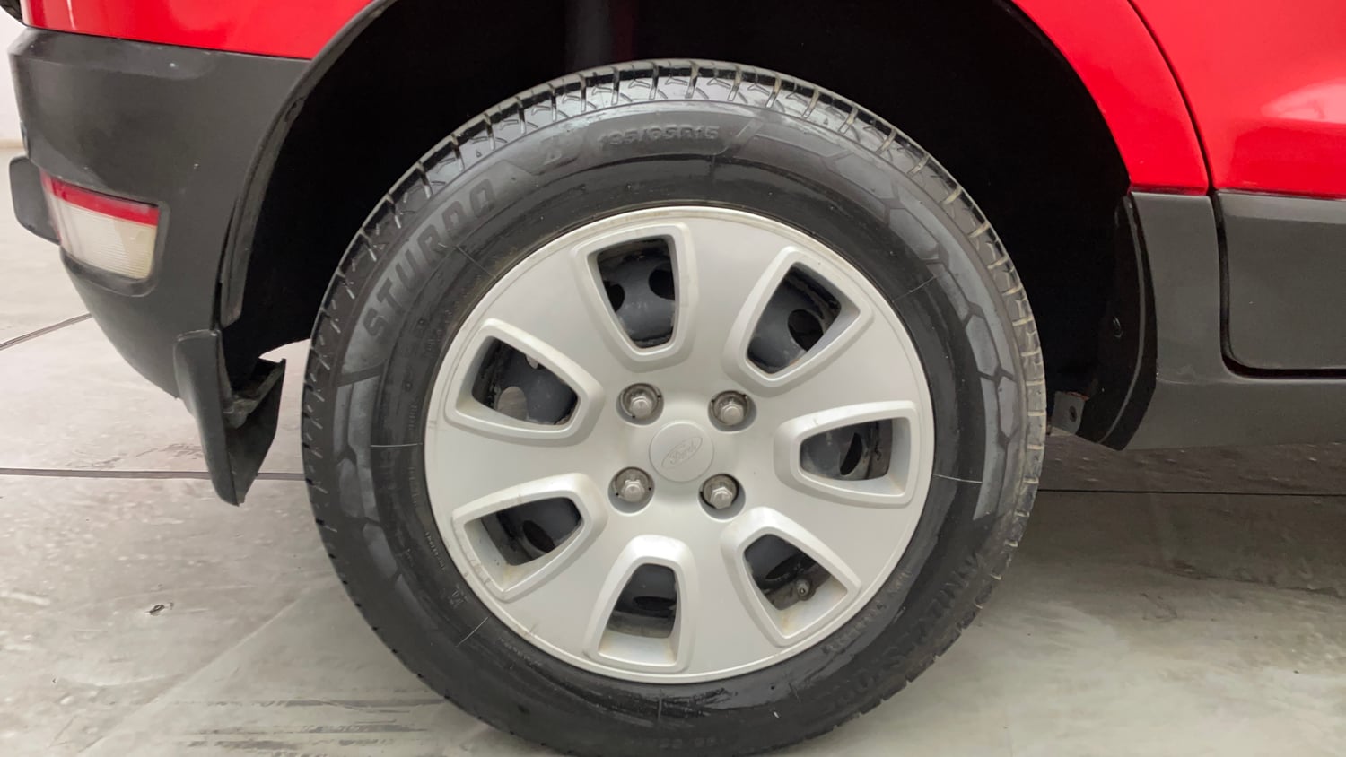 Used 2018 Ford EcoSport Trend 1.5L TDCi Diesel Manual tyres RIGHT REAR TYRE RIM VIEW