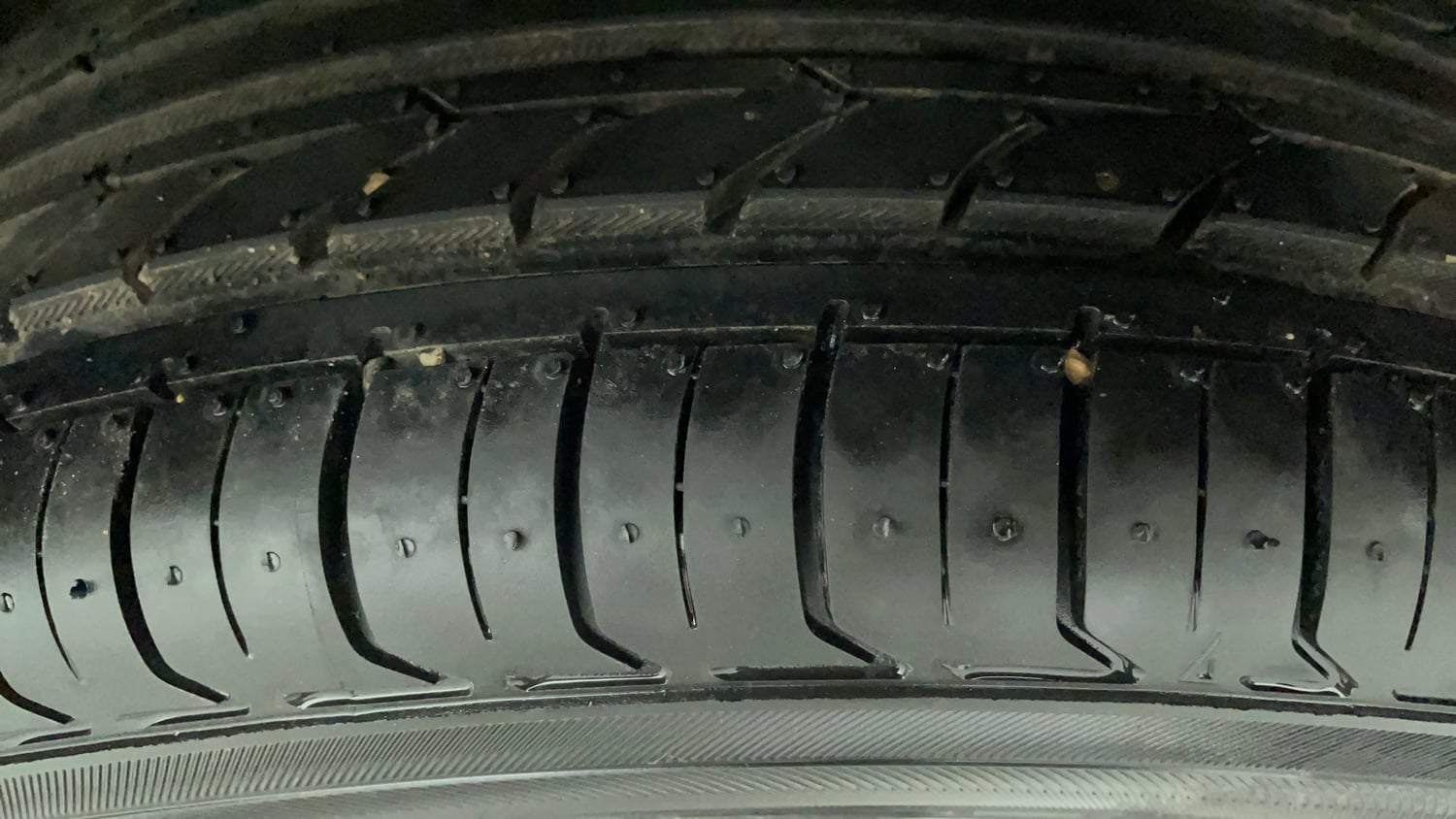 Used 2018 Maruti Suzuki Baleno Zeta 1.2 Petrol Manual tyres LEFT REAR TYRE TREAD VIEW