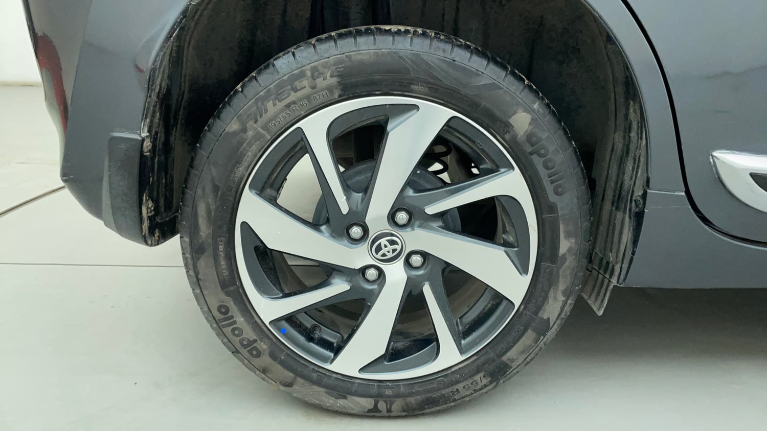 Used 2024 Toyota Glanza G AMT Petrol Automatic tyres RIGHT REAR TYRE RIM VIEW