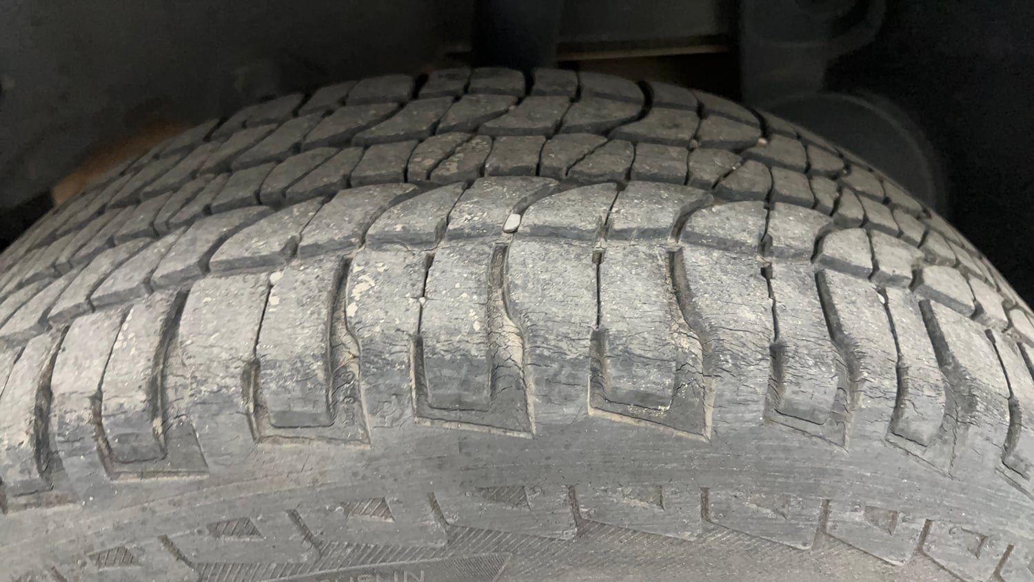 Used 2013 Renault Duster RxL Petrol Petrol Manual tyres LEFT REAR TYRE TREAD VIEW